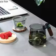 Teekanne mit Holzgriff und Filter