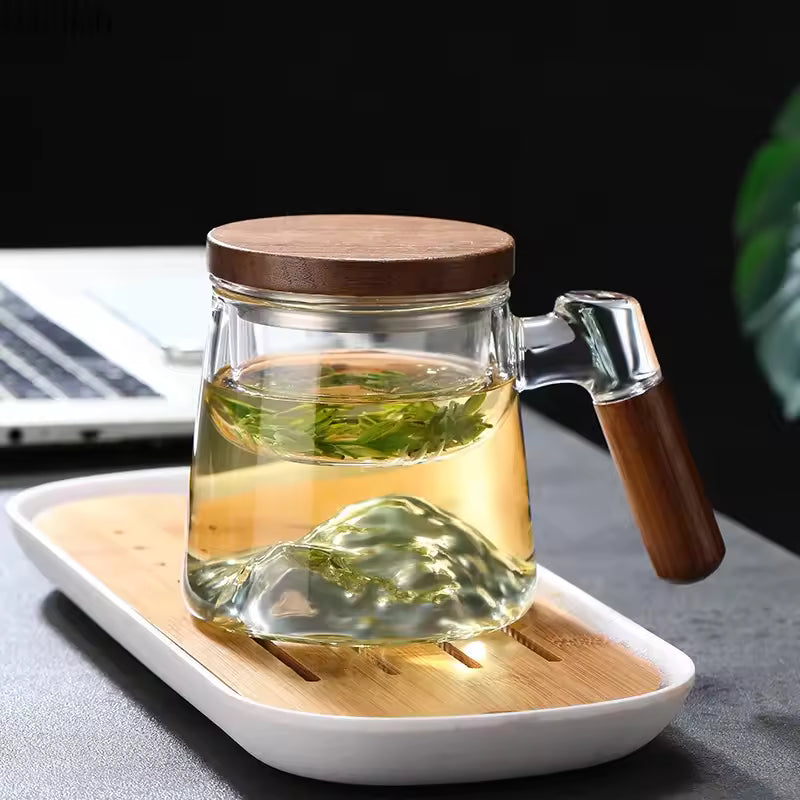 Teekanne mit Holzgriff und Filter