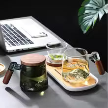 Teekanne mit Holzgriff und Filter